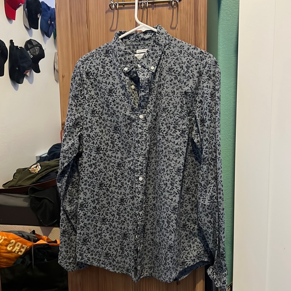 Old Navy Mens Button up - Floral Design print - size Large
